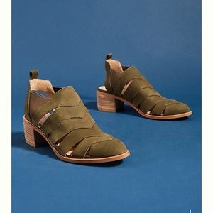 NIB Anthropologie Farylrobin Olive Suede shoes